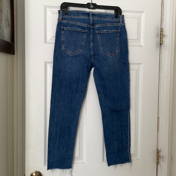 Old Navy Boyfriend Mid-Rise distressed jeans Size 4 EXCELLENT used condition - Picture 2 of 6